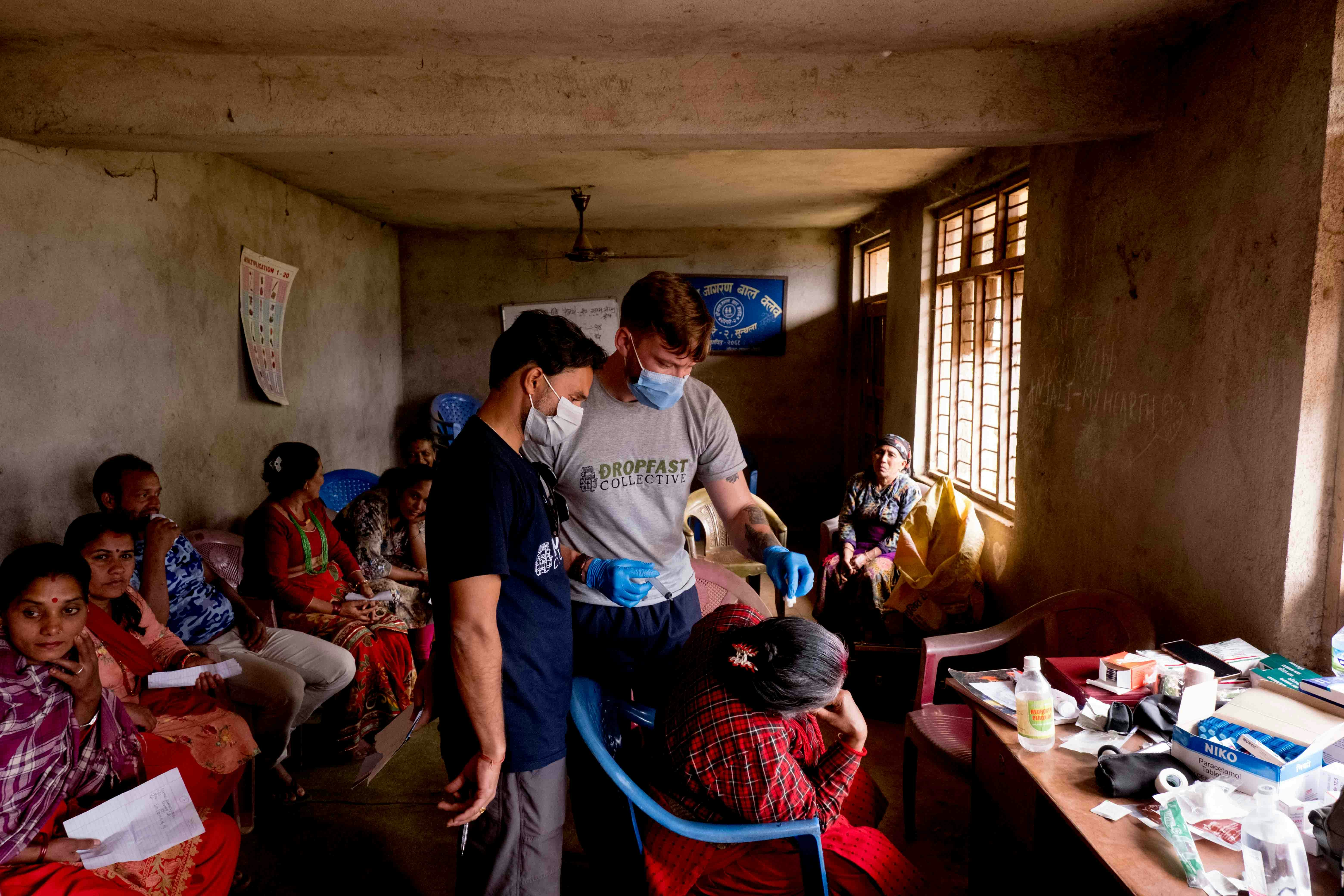 Clinician reviewing a scan with a patient